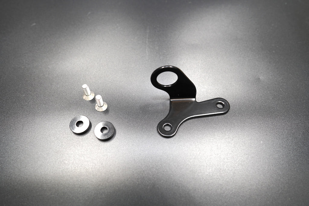 Components of 12V power outlet including screws, bracket, and washers 