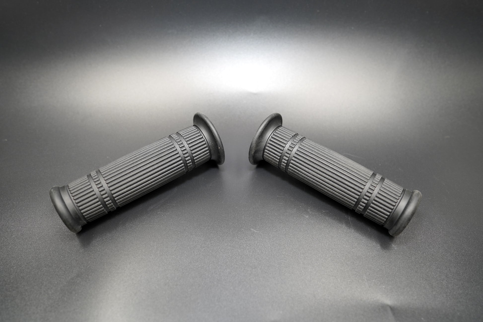 Classic Ribbed Motorcycle Handlebar Grips – 22mm (7/8") – Black Silicone Rubber (1 Pair)