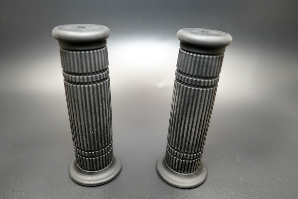 Classic Ribbed Motorcycle Handlebar Grips – 22mm (7/8") – Black Silicone Rubber (1 Pair)