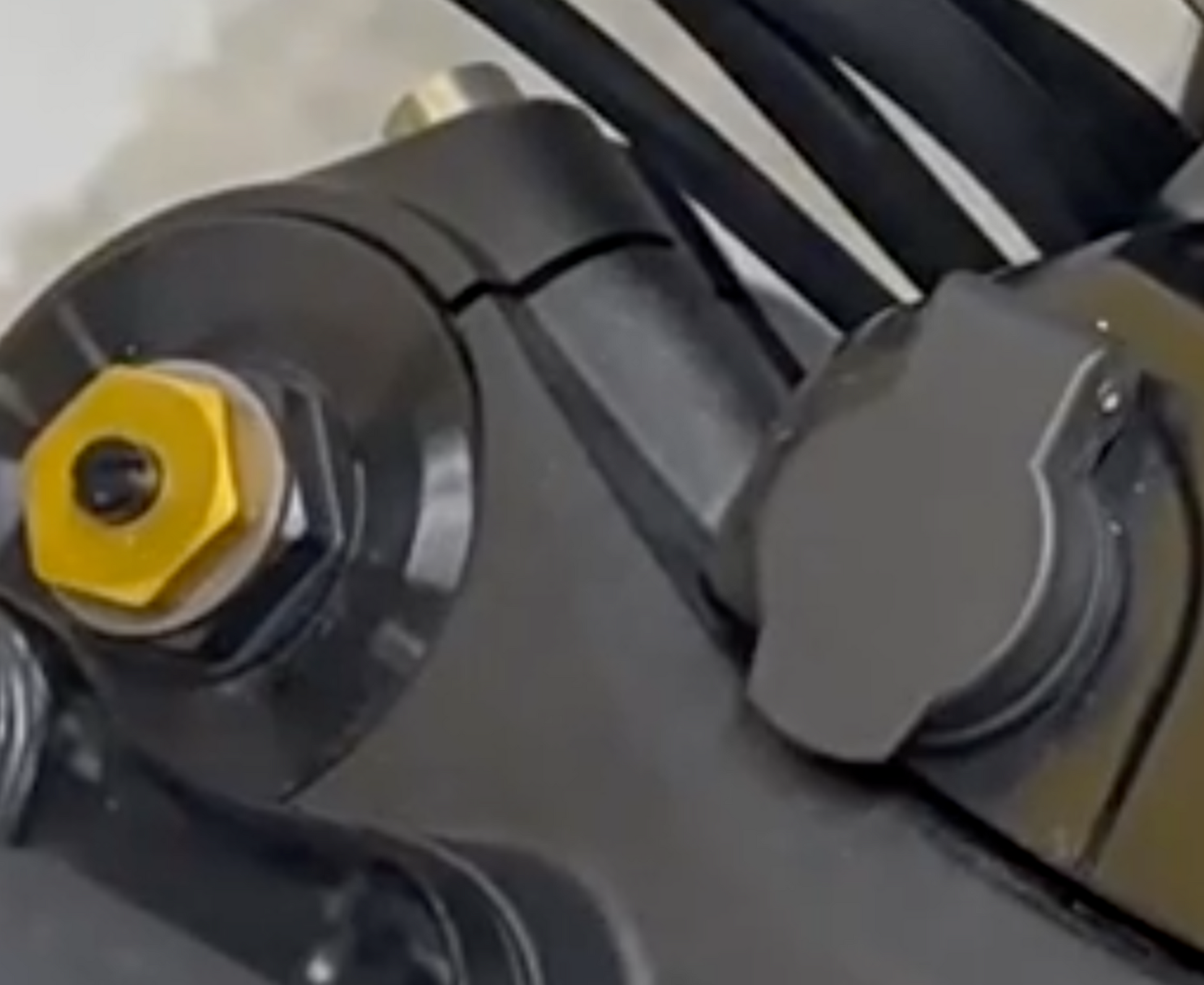 Close-up of connector showing yellow tip and locking threads 