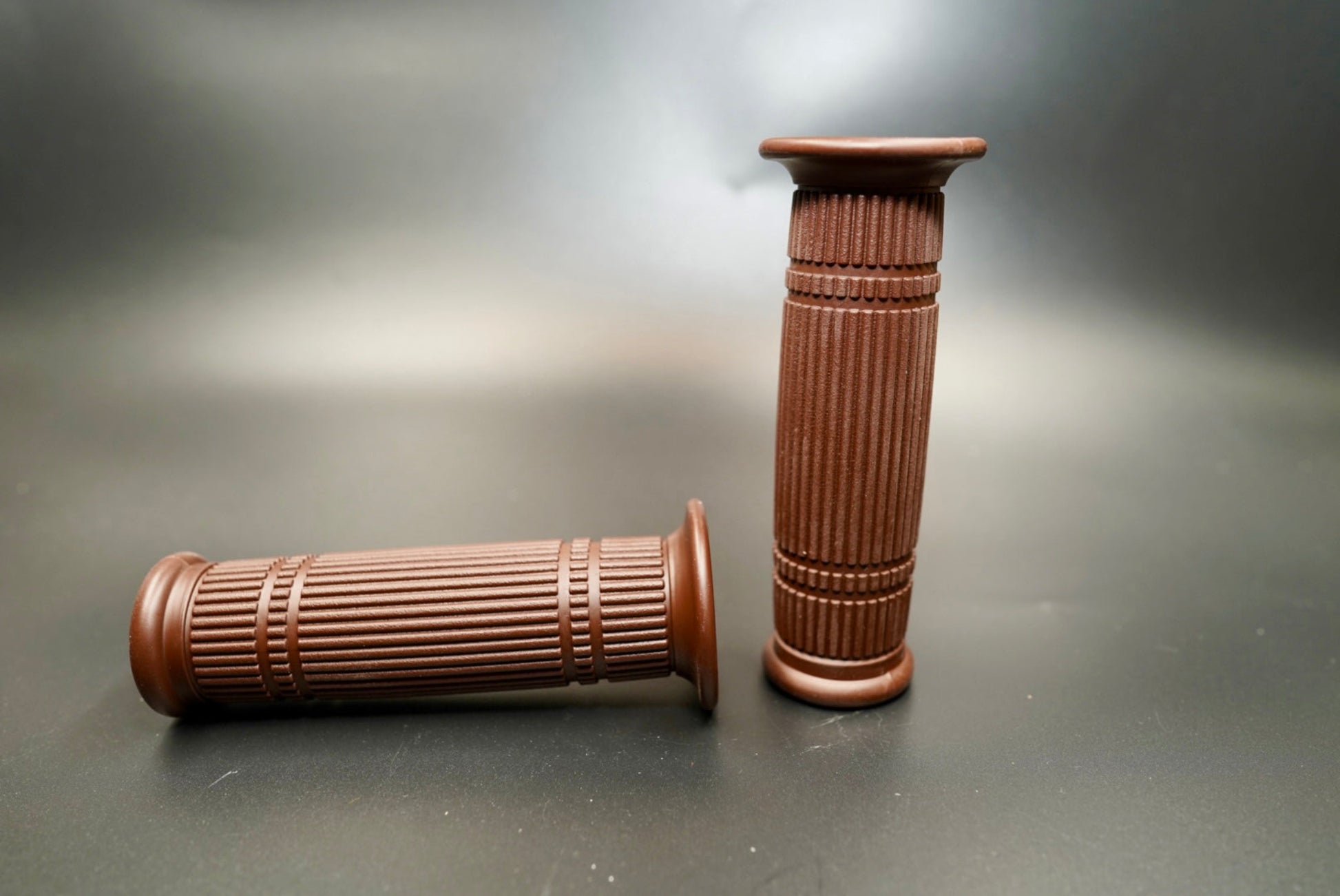 Front view of Bundolo vintage brown motorcycle grips for 22mm handlebars — classic tactile rubber design.