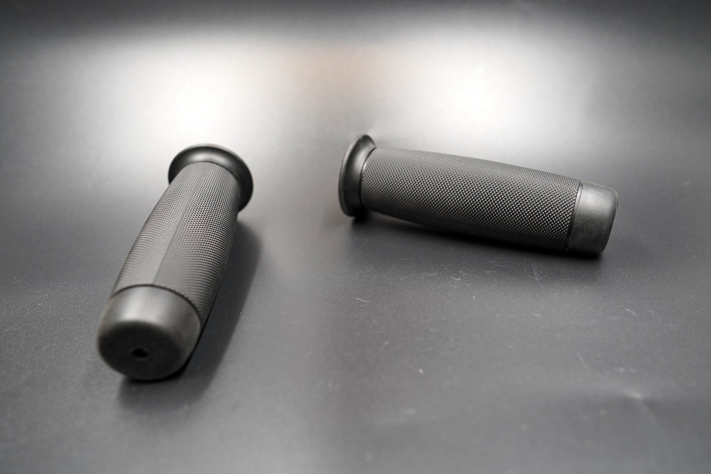 Side angle showing fine knurled texture for solid control and vibration reduction.