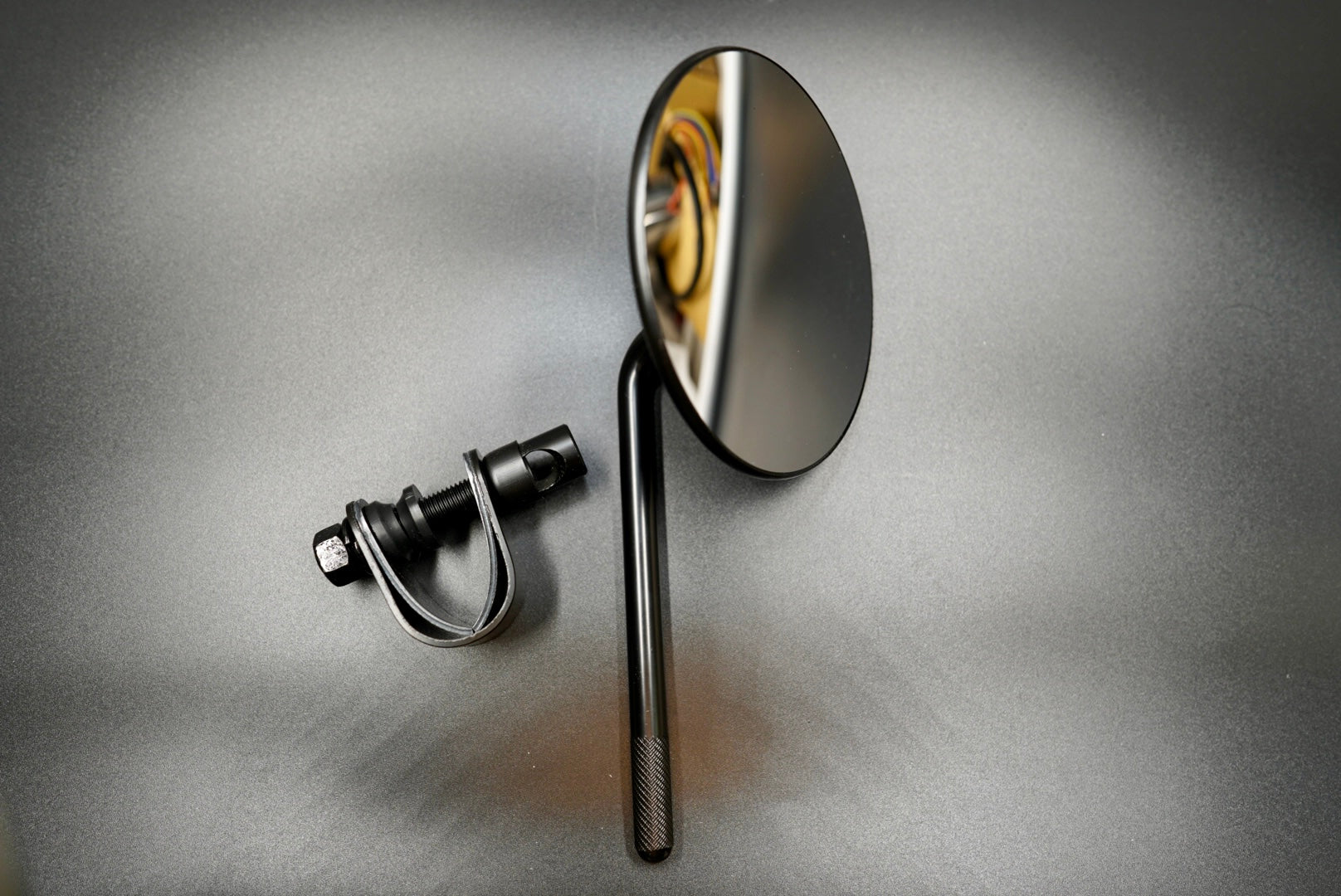 Side profile showing clamp mount and stem length — clean, mechanical form.