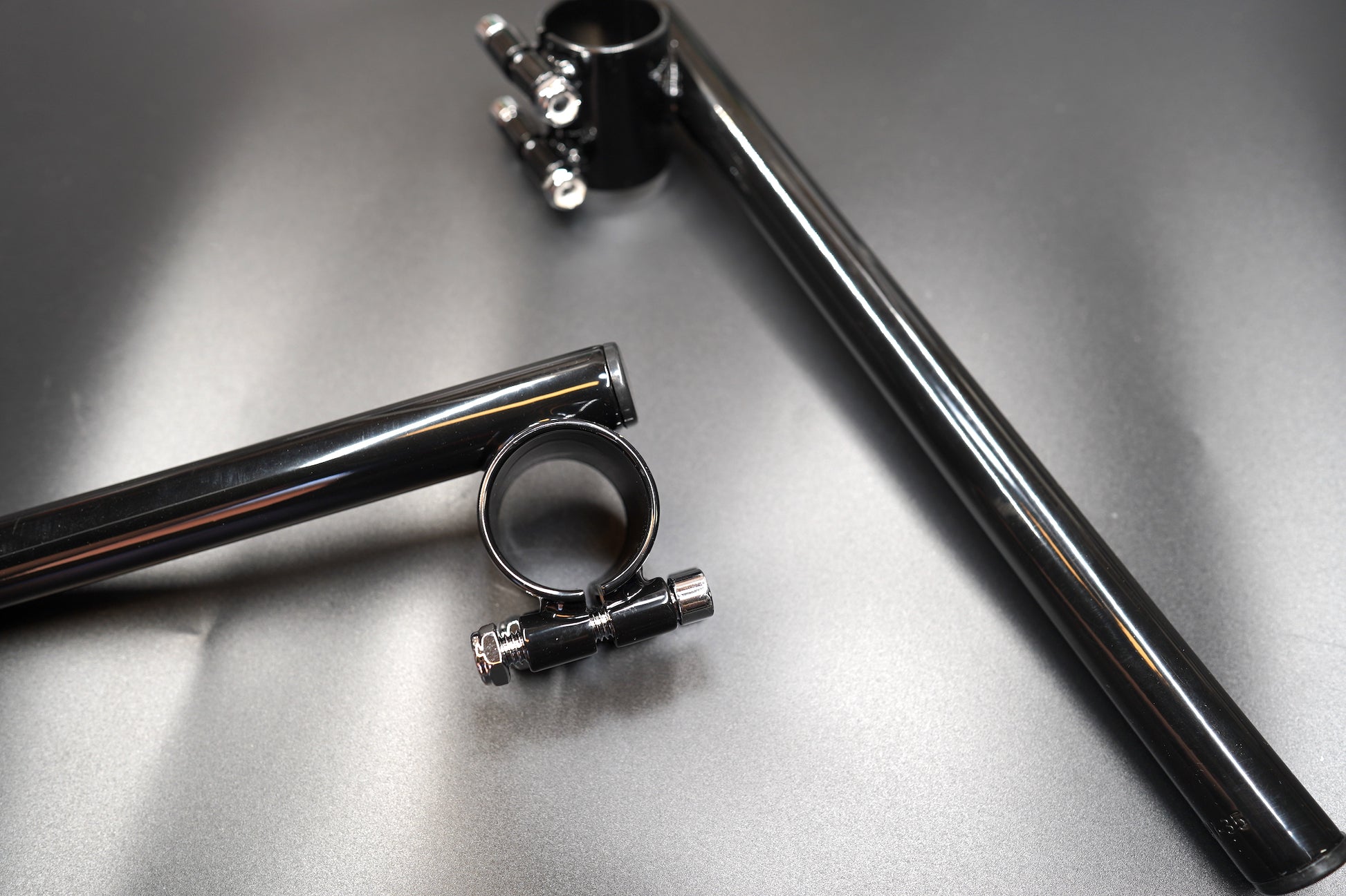 Side perspective of clip-on handlebar clamps for 35mm and 41mm fork diameters.