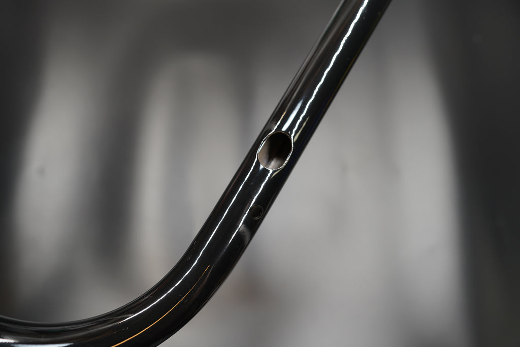 Close-up of Flow Handlebar section with light reflection 