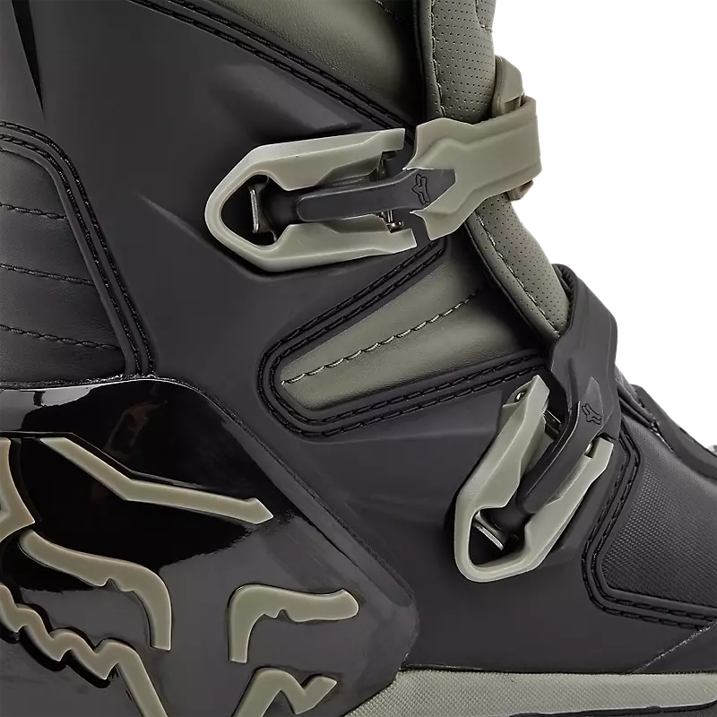 Close-up of Fox Comp X Offroad Boots buckle system — precision-engineered for a locked-in, comfortable fit.