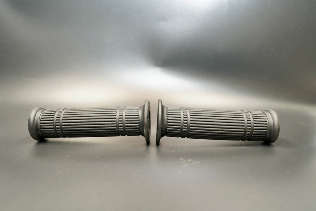 Side angle showing detailed ribbed pattern — enhances tactile control and comfort for long rides.