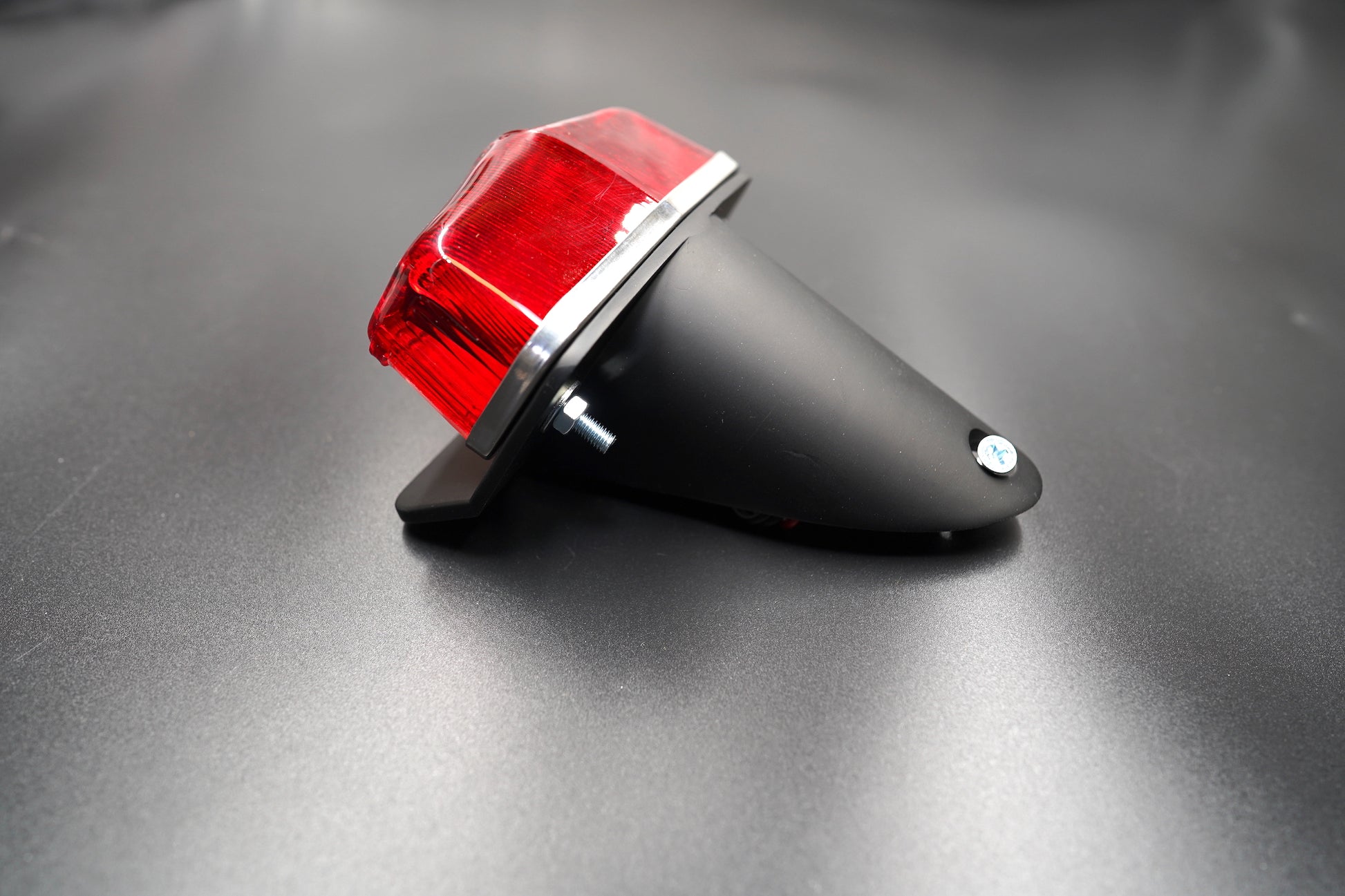 Side angle showing compact profile and powder-coated housing — faithful to the 1950s–60s Lucas 564 design.