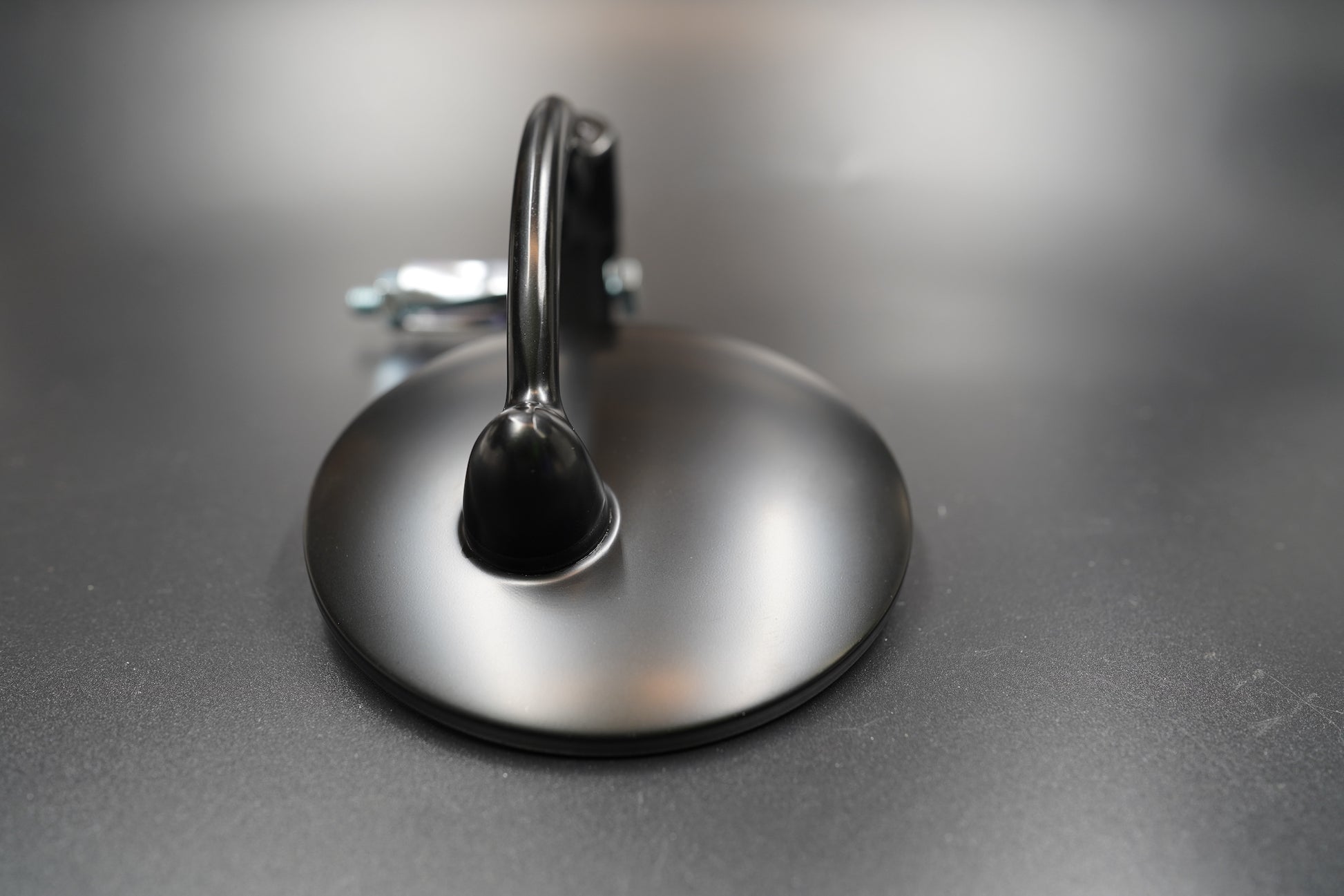 Round mirror variant with smooth edges and reflective clarity.