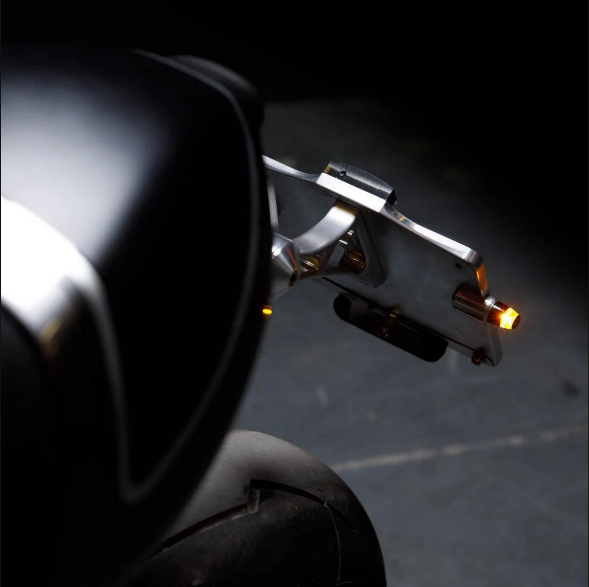 motogadget-mo-blaze-pin-night-view