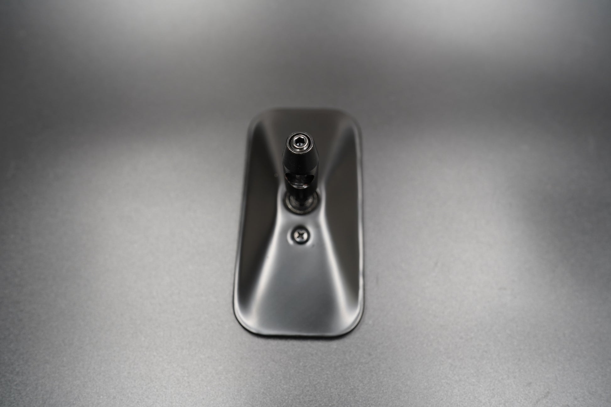 Rear view showing the aluminium backplate and reinforced stem connection — classic retro styling.