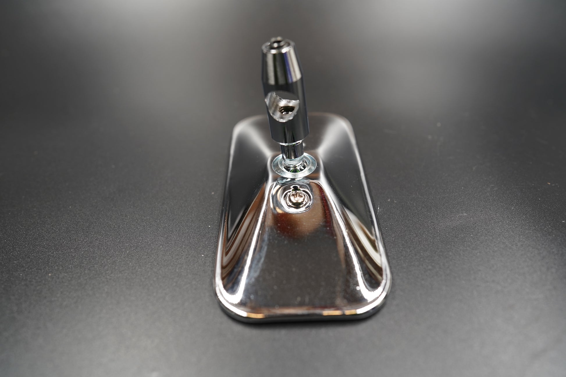 Close-up of polished mirror head and matte stem — precise, durable construction for long-term riding use.
