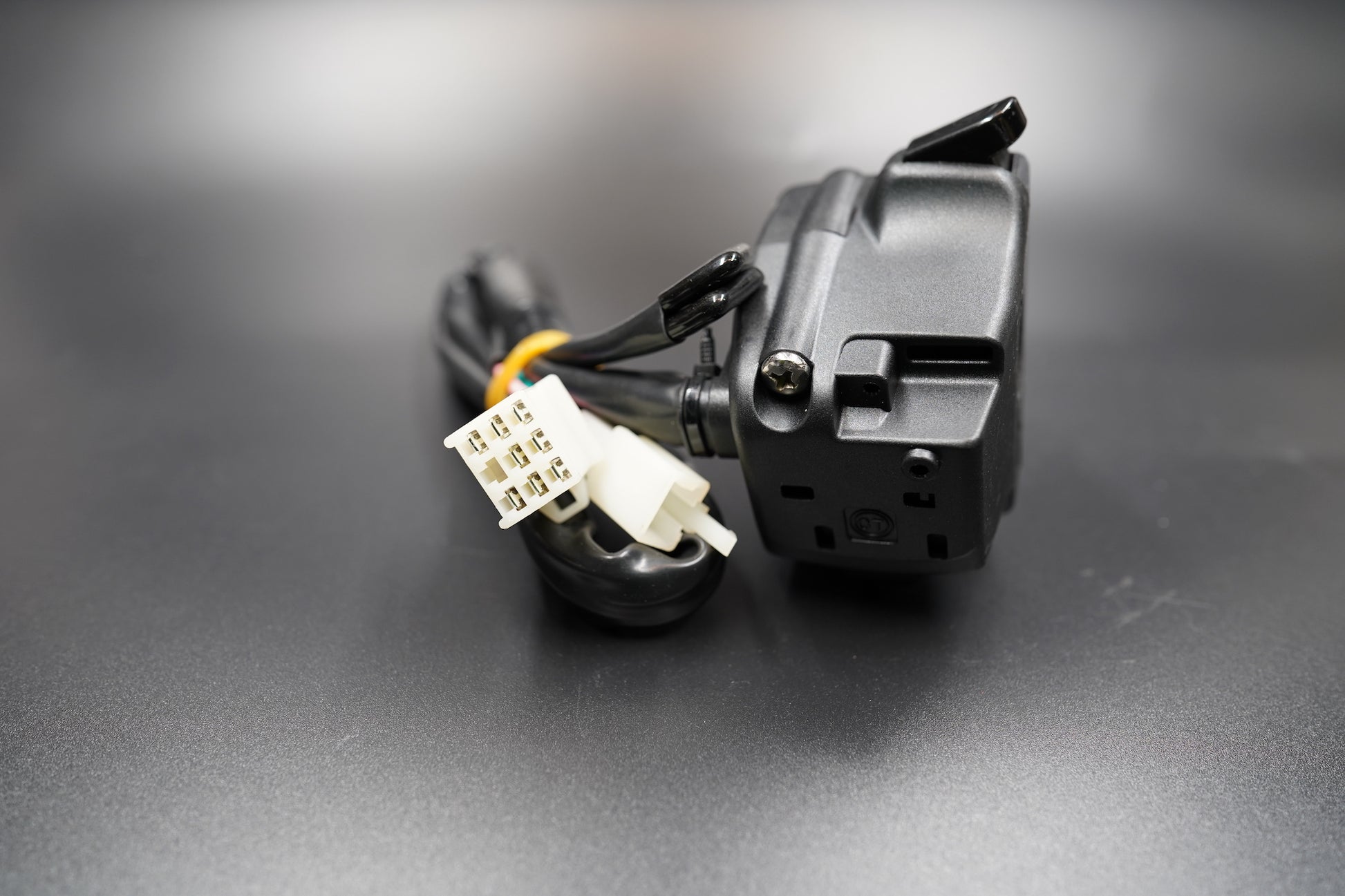 Right-hand switch unit for engine start and kill switch functions.