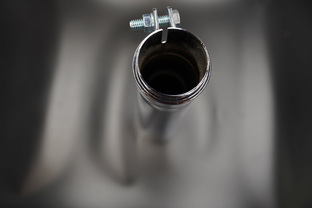 Full kit layout including both finishes and mounting hardware. 